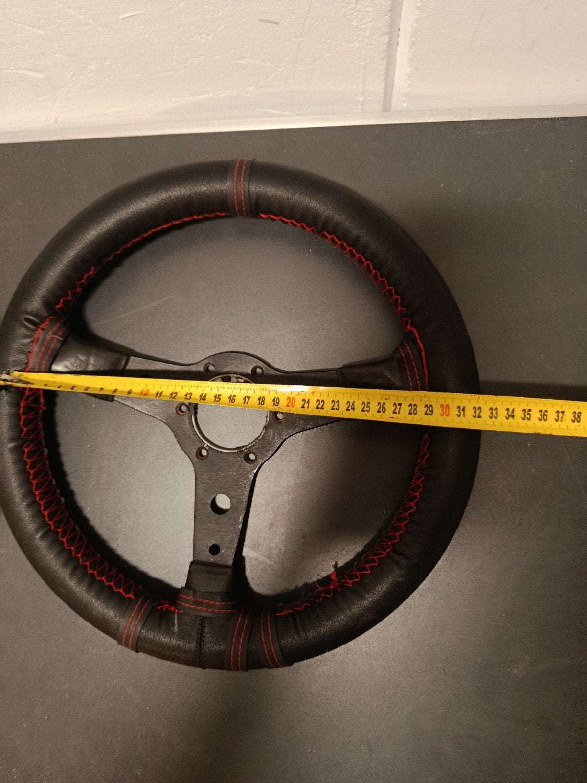 Sportstuur met rode stiksels - 35 cm diameter, Ophalen of Verzenden, Gebruikt, Universele onderdelen