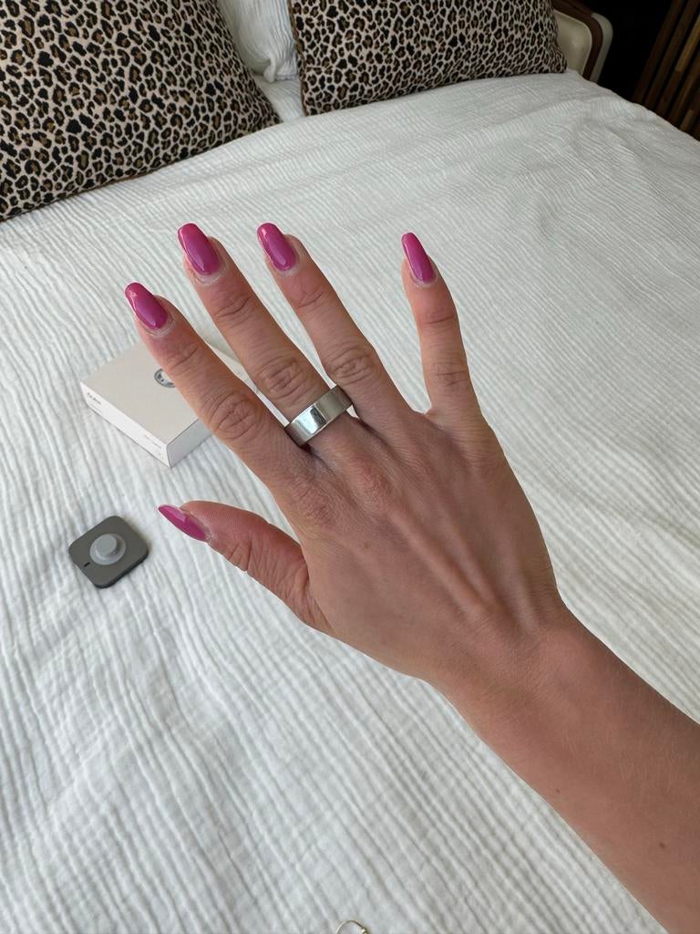 Oura Ring 4 - Maat 7 - Zilver - Zo goed als nieuw, Sieraden, Tassen en Uiterlijk, Activity trackers, Ophalen of Verzenden, Zo goed als nieuw