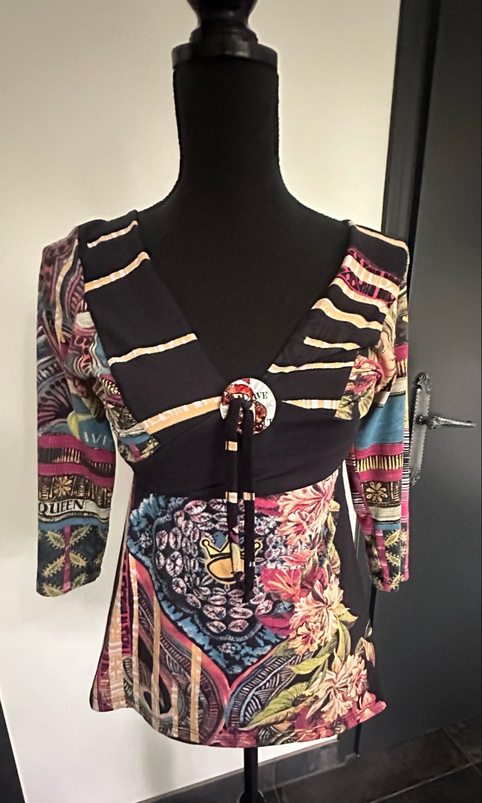 Save The Queen top blouse - kleurrijk en uniek, Ophalen of Verzenden, Zo goed als nieuw, Maat 42/44 (L), Meerkleurig