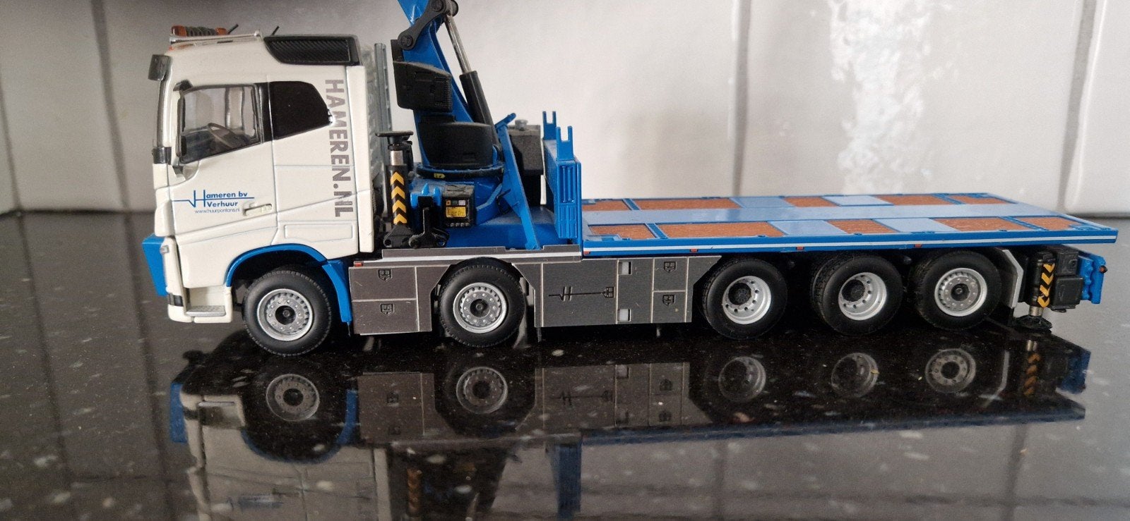 WSI Models Volvo FH04 Hameren met kraan, Ophalen, Zo goed als nieuw, Bus of Vrachtwagen, Wsi
