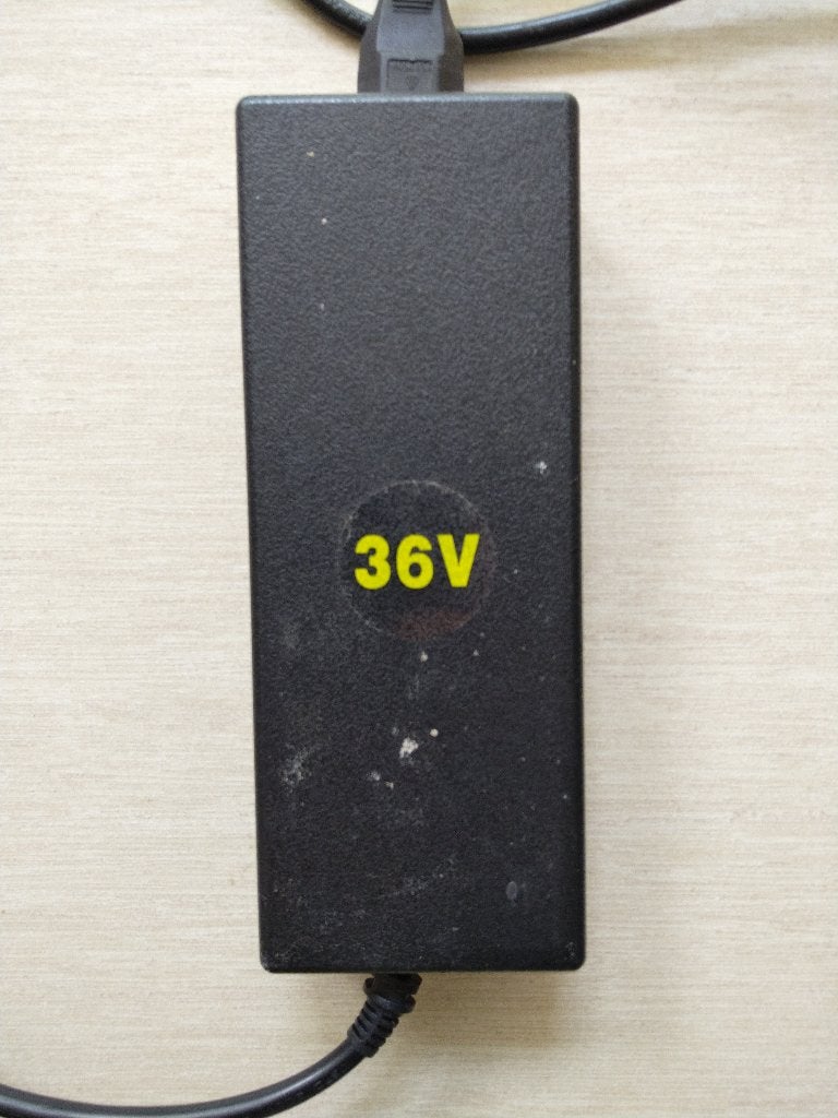 Sparta/Batavus E-Motion Acculader 36V 2A 2.1-stekker €30,-, Elektrische fiets, Overige typen, Batavus, Kunststof