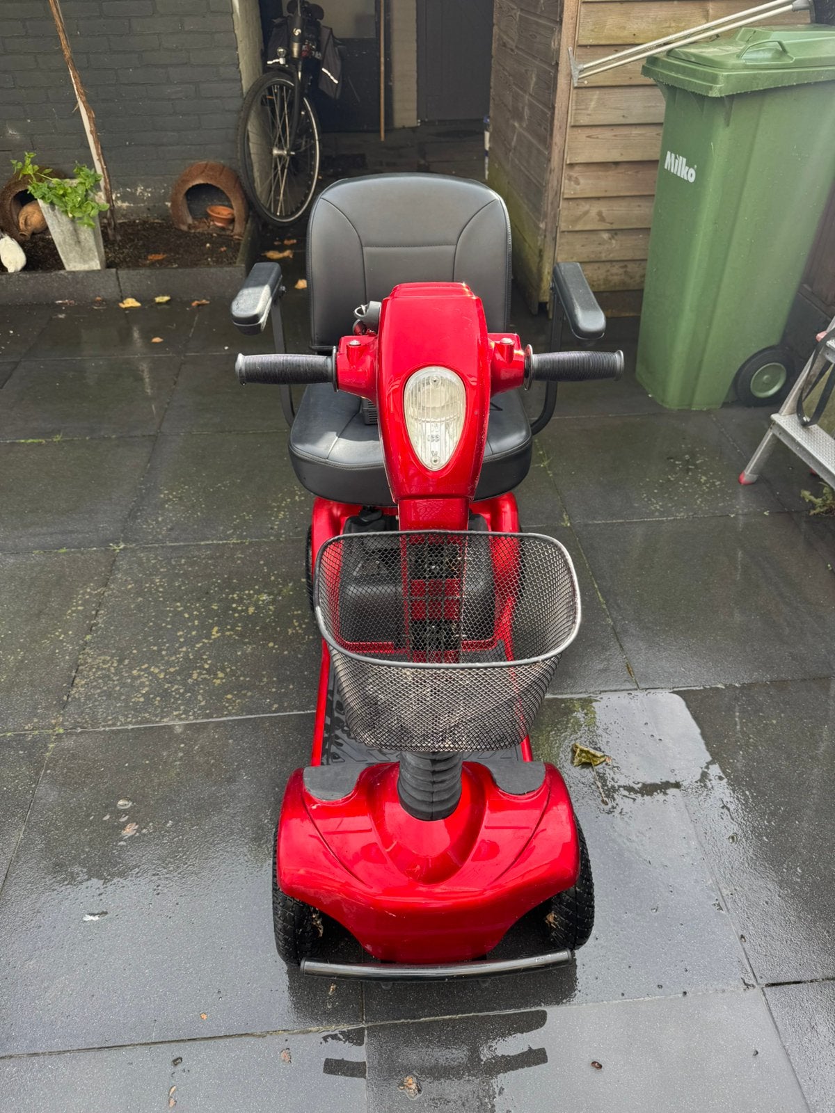Scootmobiel met lader, Ophalen, Zo goed als nieuw