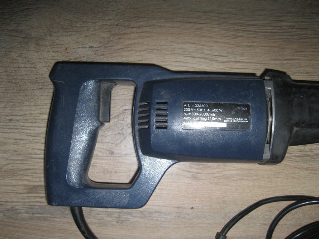 Wegens verhuizing overcompleet FERM 600 Watt Reciprozaag, Gebruikt, 70 mm of meer, Ophalen of Verzenden, Reciprozaag