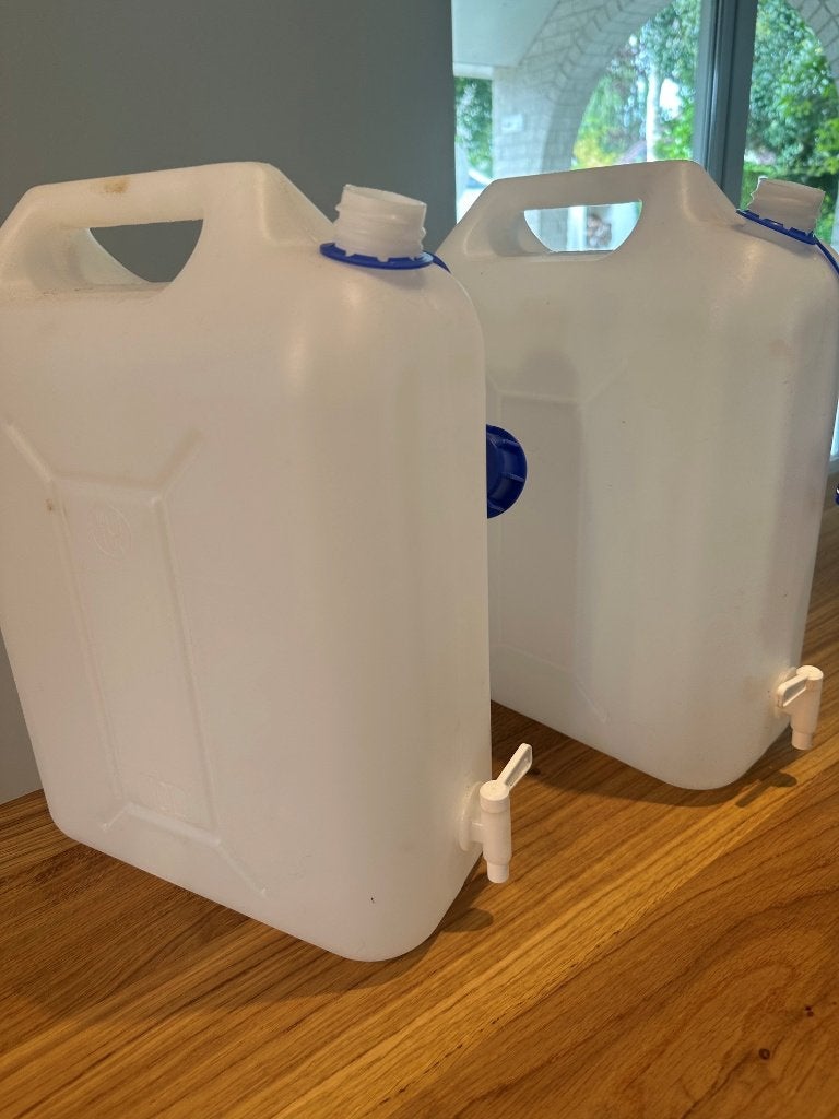 2x Water jerrycans met kraantje, Caravans en Kamperen, Ophalen of Verzenden, Gebruikt