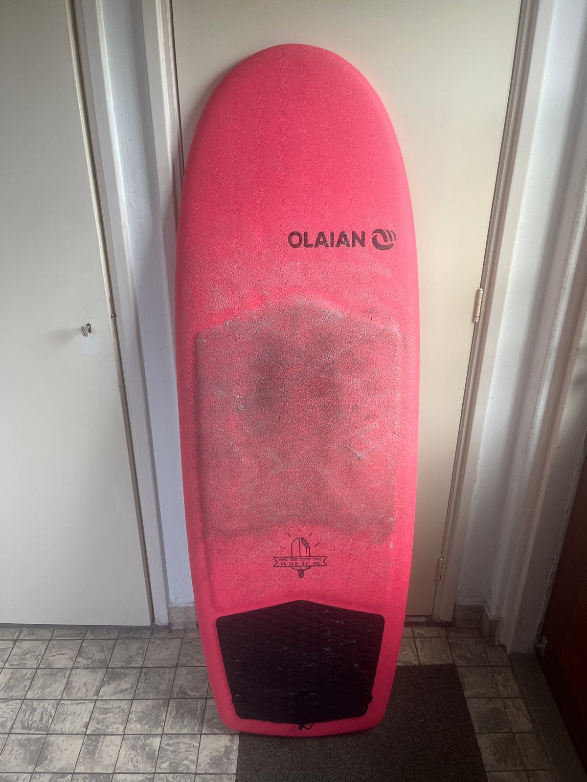 Olaian 100 Foam Surfboard 5'4" - Roze/Zwart, Ophalen of Verzenden, Gebruikt, Funboard, Met koord