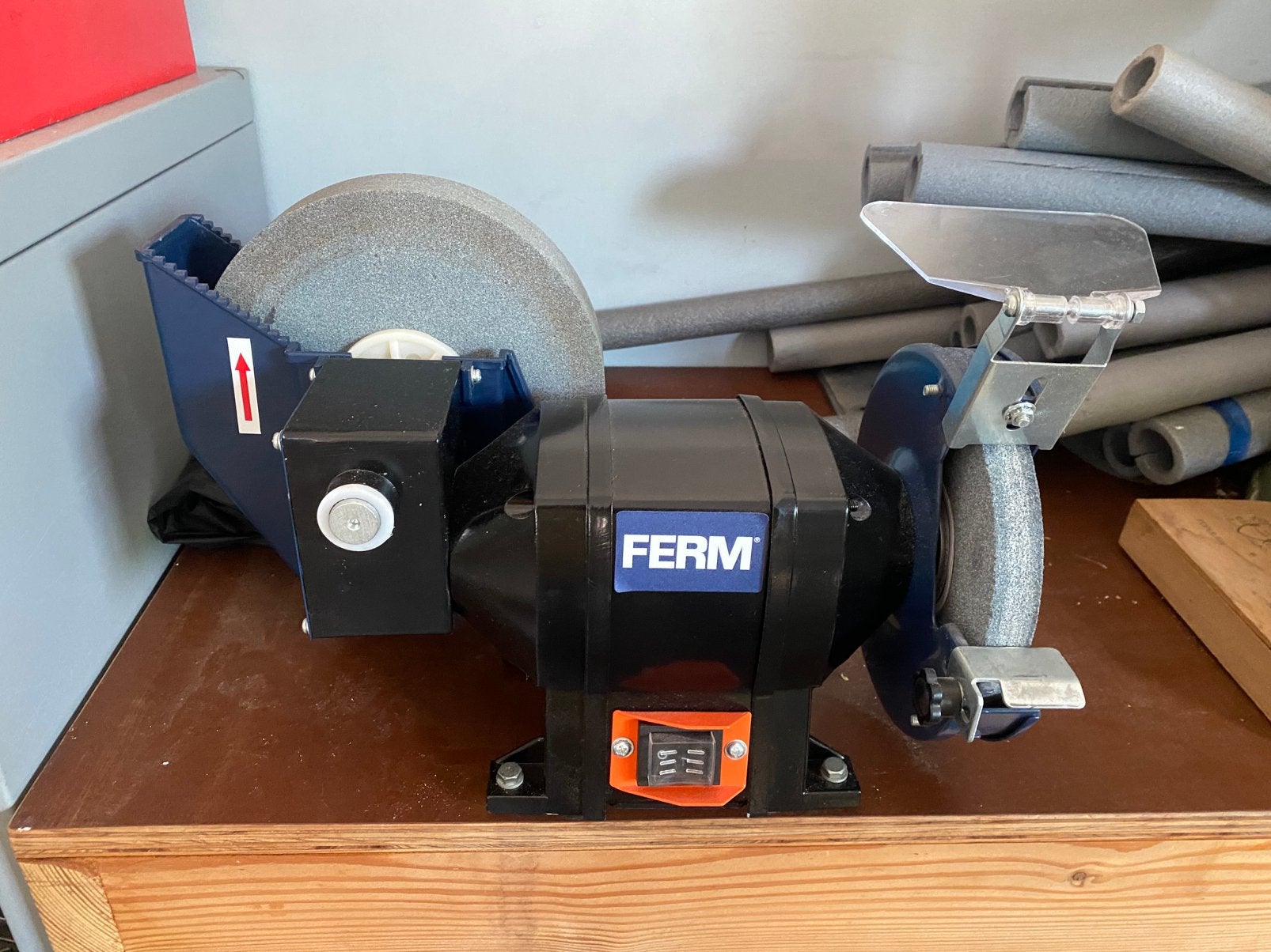 Slijpmachine, Ophalen, Gebruikt, 700 tot 1000 watt, Werkbankslijpmachine