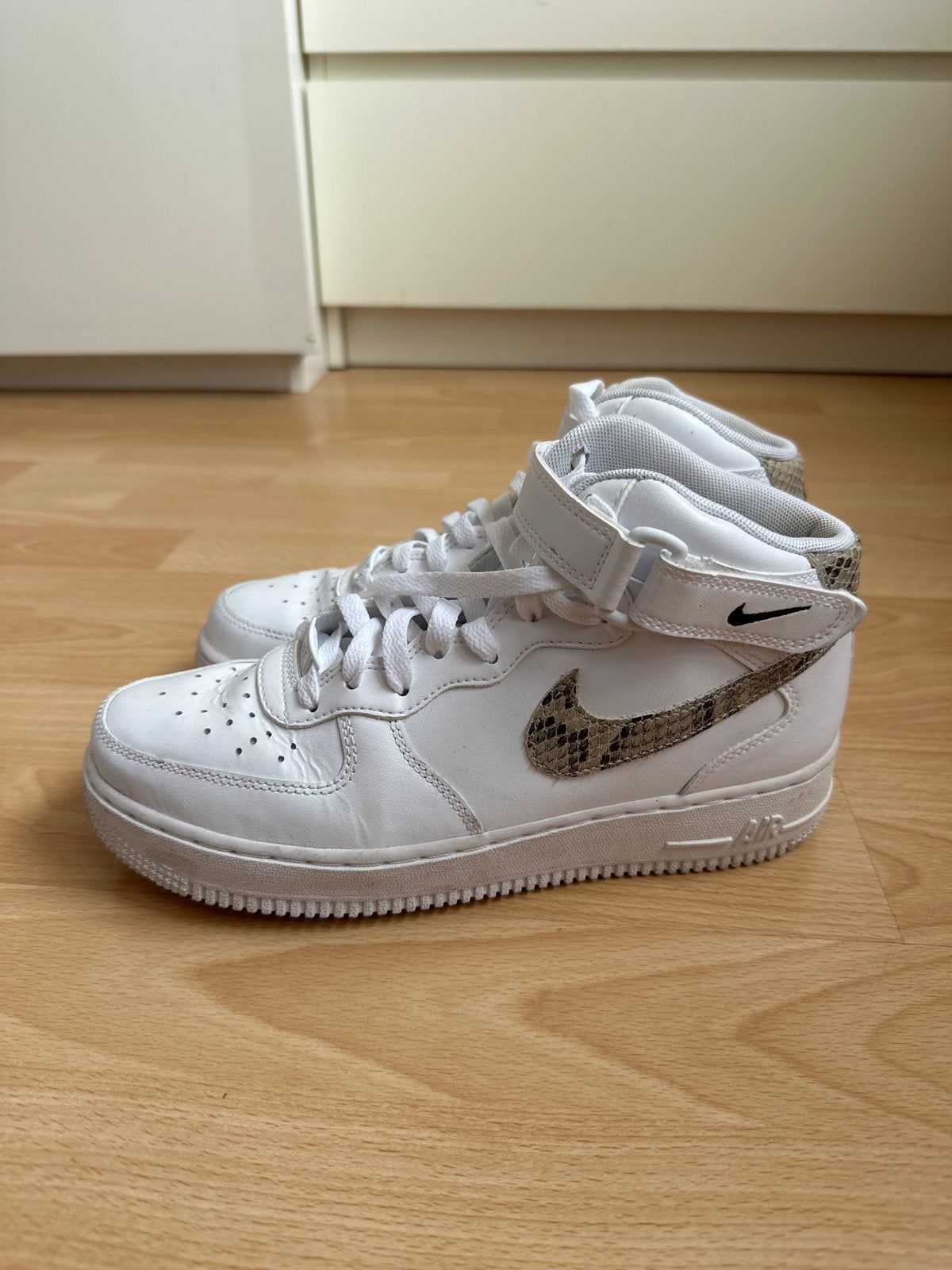 Nike Air Force 1 Mid met slangenprint, Wit, Ophalen of Verzenden, Sneakers of Gympen, Gedragen