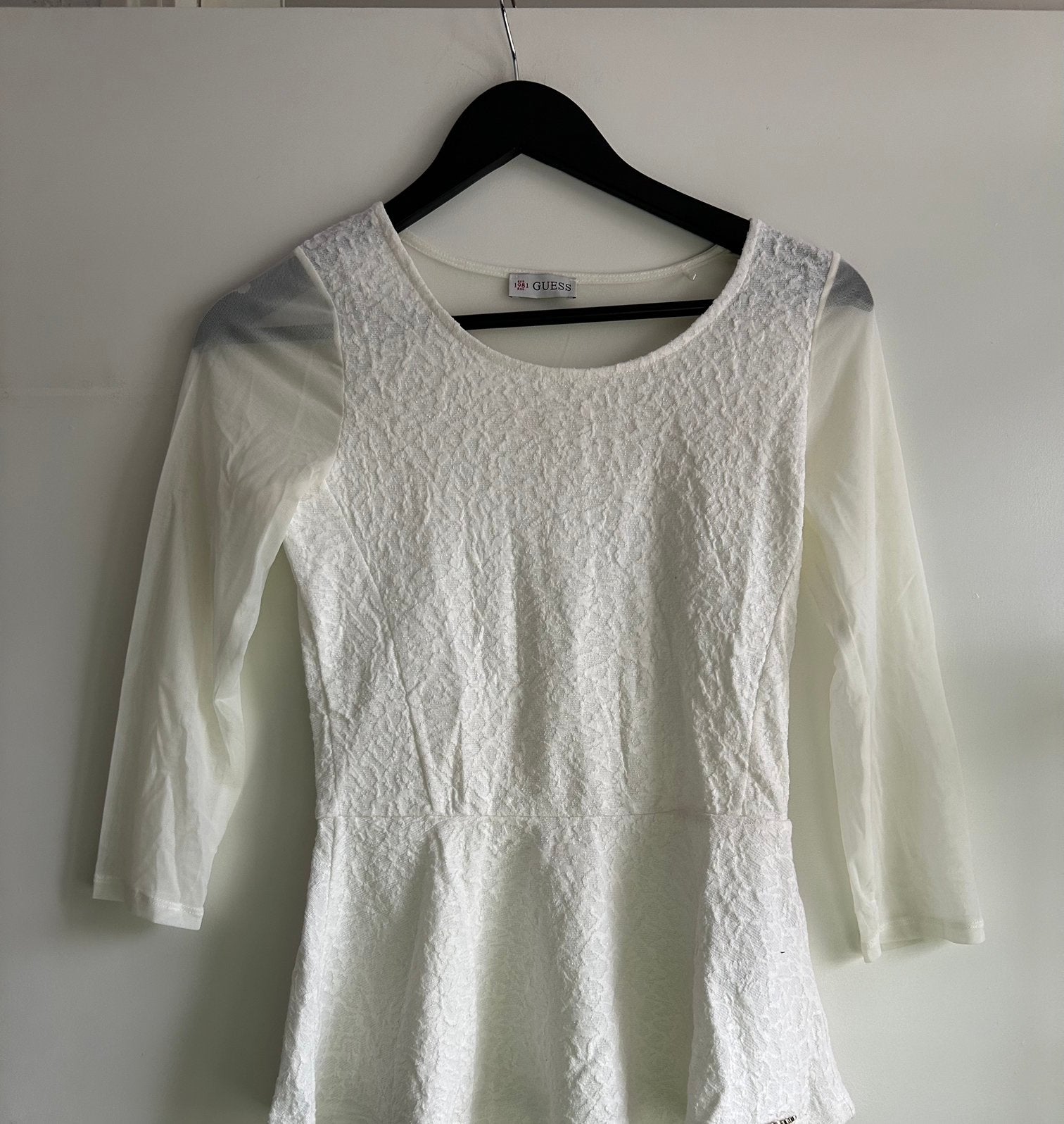 Guess peplum top wit, maat M, Maat 38/40 (M), Wit, Nieuw, Ophalen of Verzenden