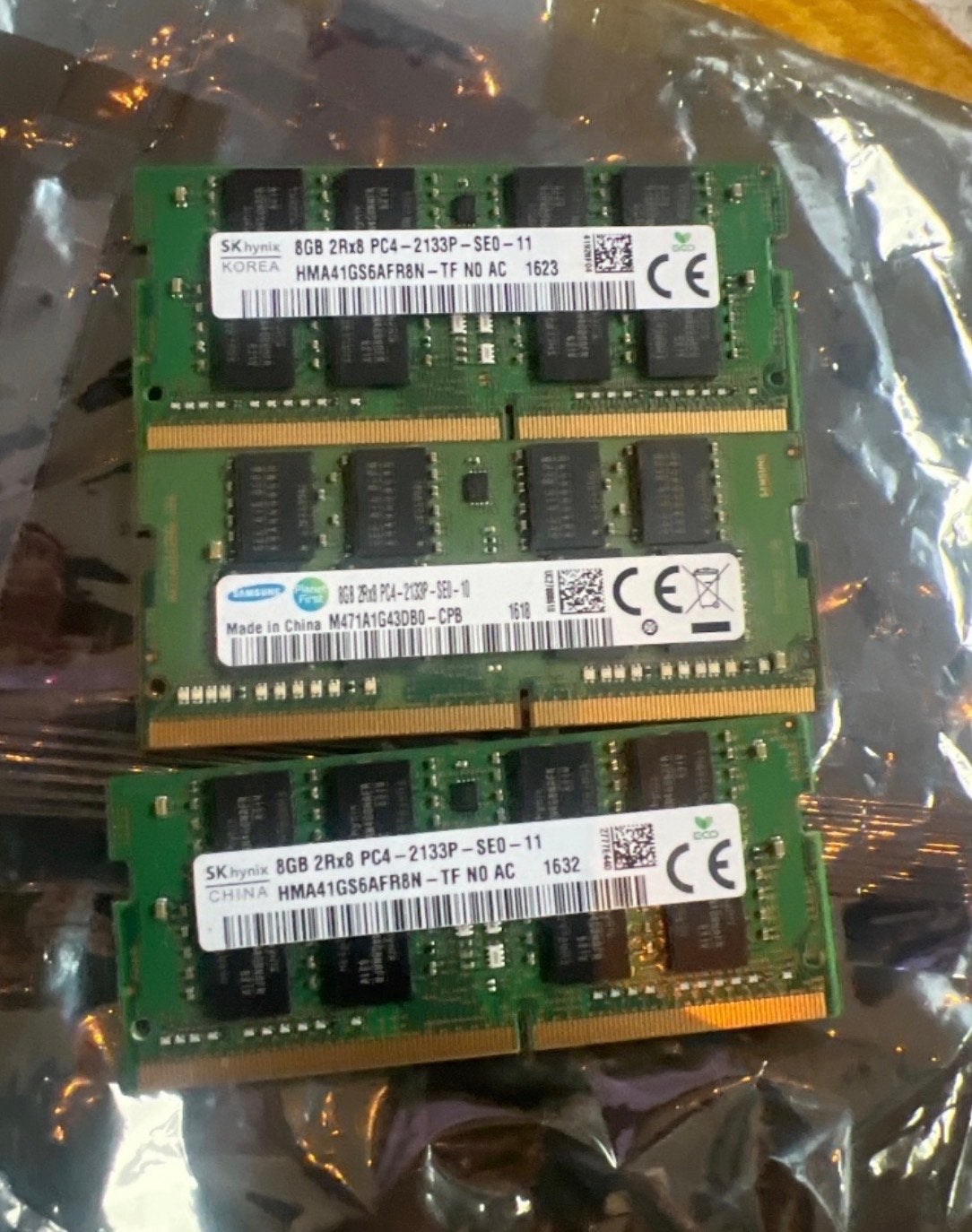 3x 8GB DDR4 RAM Geheugenmodules (2x SK Hynix, 1x Samsung), Gebruikt, Server, DDR4, 8 GB