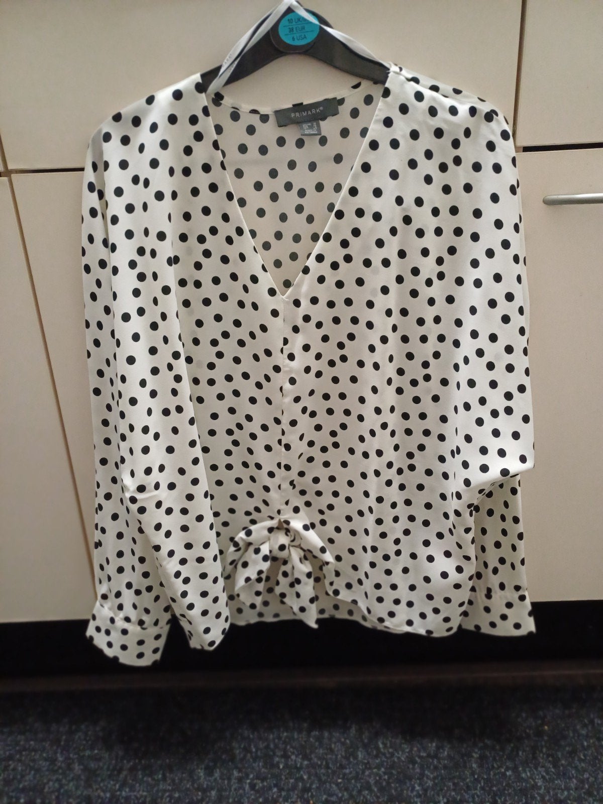 Primark Blouse met Polka Dots en Knoopdetail, Maat 38/40 (M), Primark, Wit, Nieuw