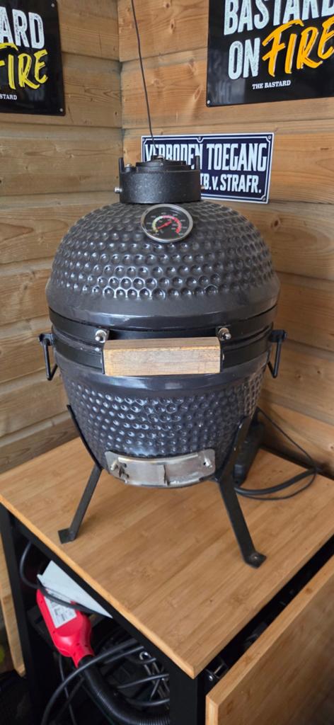 Kleine kamado, Tuin en Terras, Houtskoolbarbecues, Ophalen, Gebruikt, Met accessoires