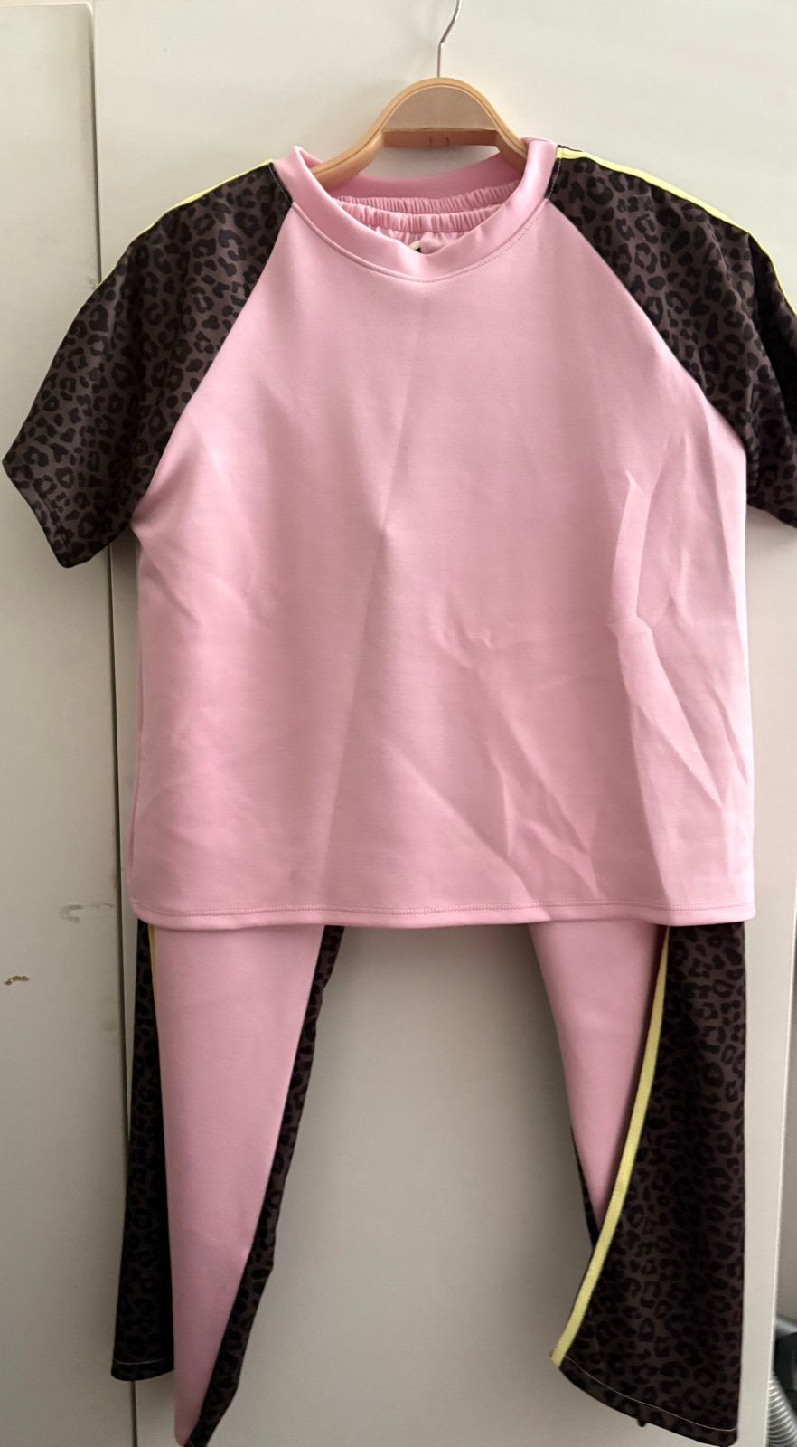 Mooi joggingpak, Ophalen of Verzenden, Nieuw, Maat 42/44 (L), Roze