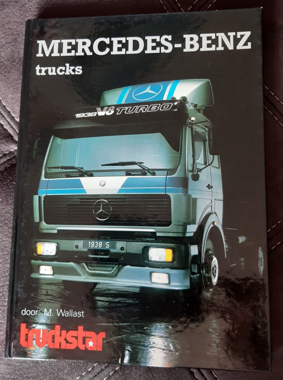 Mercedes Benz trucks - Martin Wallast

Uitg. Truckstar, Boeken, Auto's | Boeken, Ophalen of Verzenden, Zo goed als nieuw, Mercedes