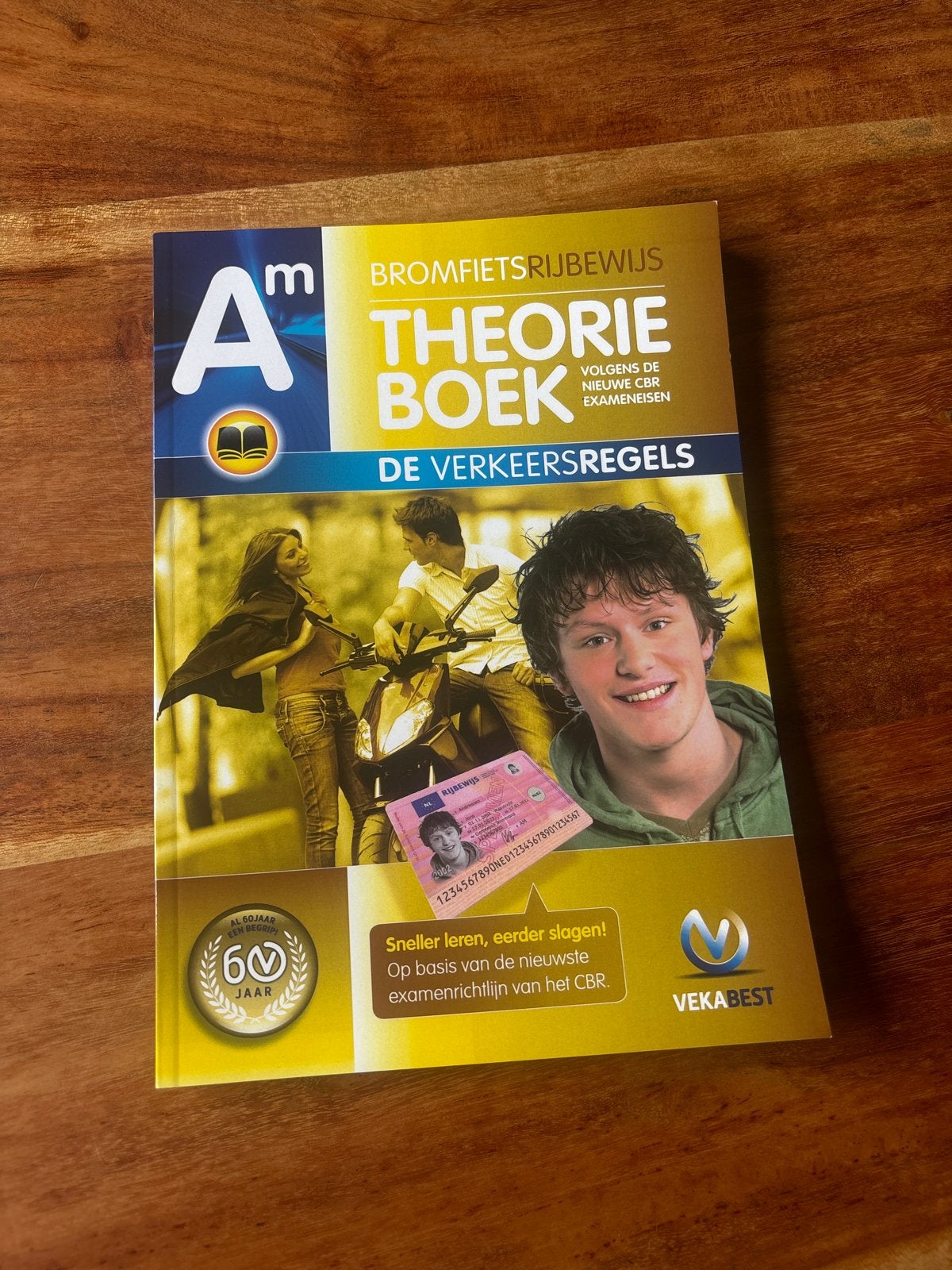 Bromfietsrijbewijs Theorieboek - VekaBest 7e druk, Boeken, Ophalen, Zo goed als nieuw, Overige niveaus