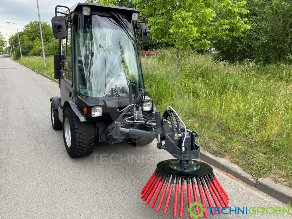 LM Trac 286 borstelmachine 2017 werktuigdrager, Zakelijke goederen, Machines en Bouw | Tuin, Park en Bosbouw, Overige typen, Ophalen