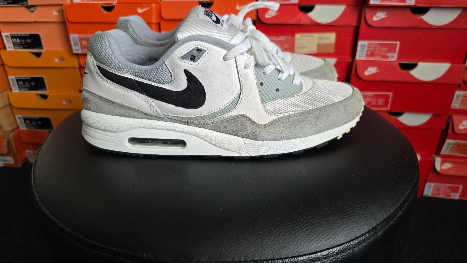 Nike Air Max Light Essential "Magnet Grey" maat 45, Kleding | Heren, Schoenen, Ophalen of Verzenden, Overige kleuren