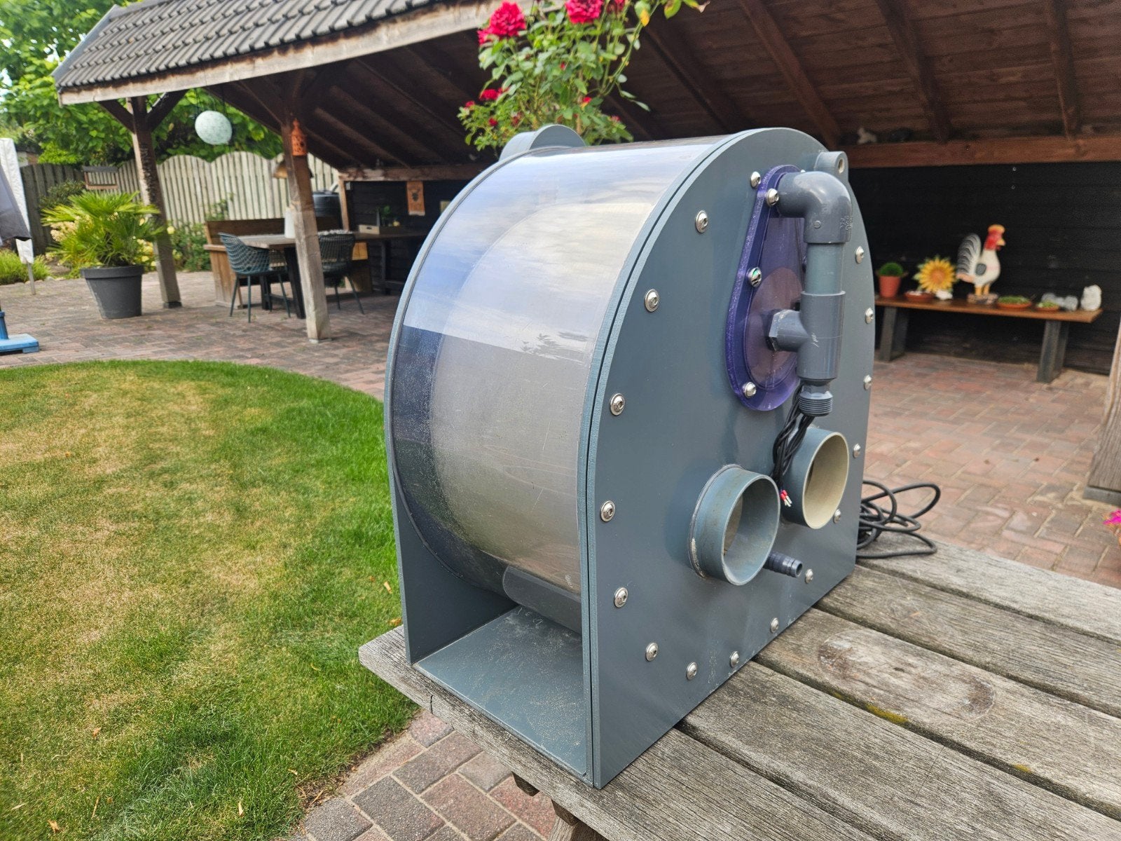 Trommelfilter 3 jr oud. Gedraaid op Koi vijver van 30 kuub., Ophalen