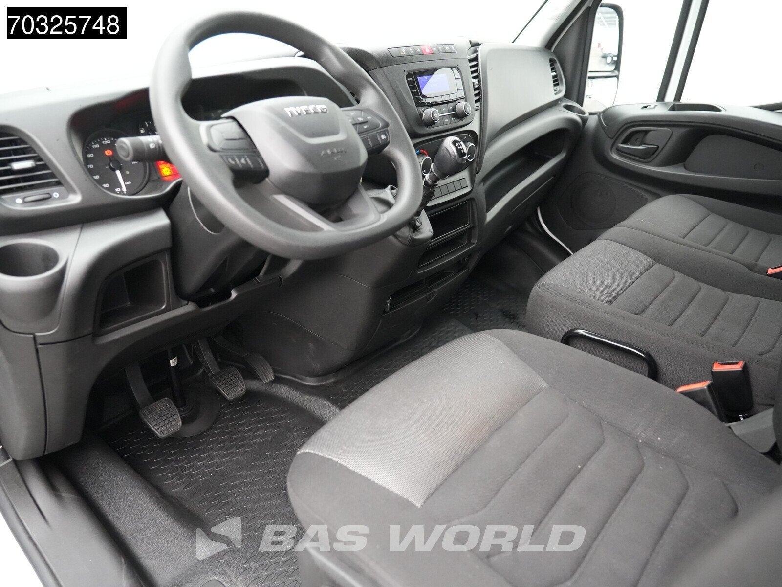 Iveco Daily 35C16 3.0L Laadklep Dubbellucht 160PK Bakwagen A, Stof, Gebruikt, Euro 6, 4 cilinders