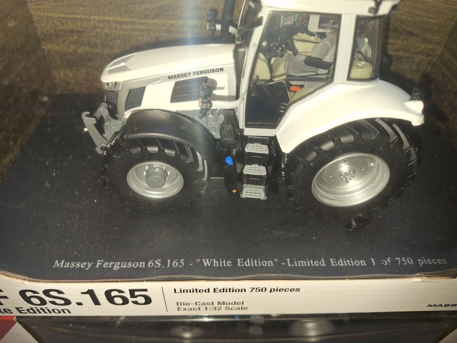 UH Massey Ferguson 6S.165 White edition (nieuw in doos), Ophalen of Verzenden, Nieuw, Tractor of Landbouw, Universal Hobbies