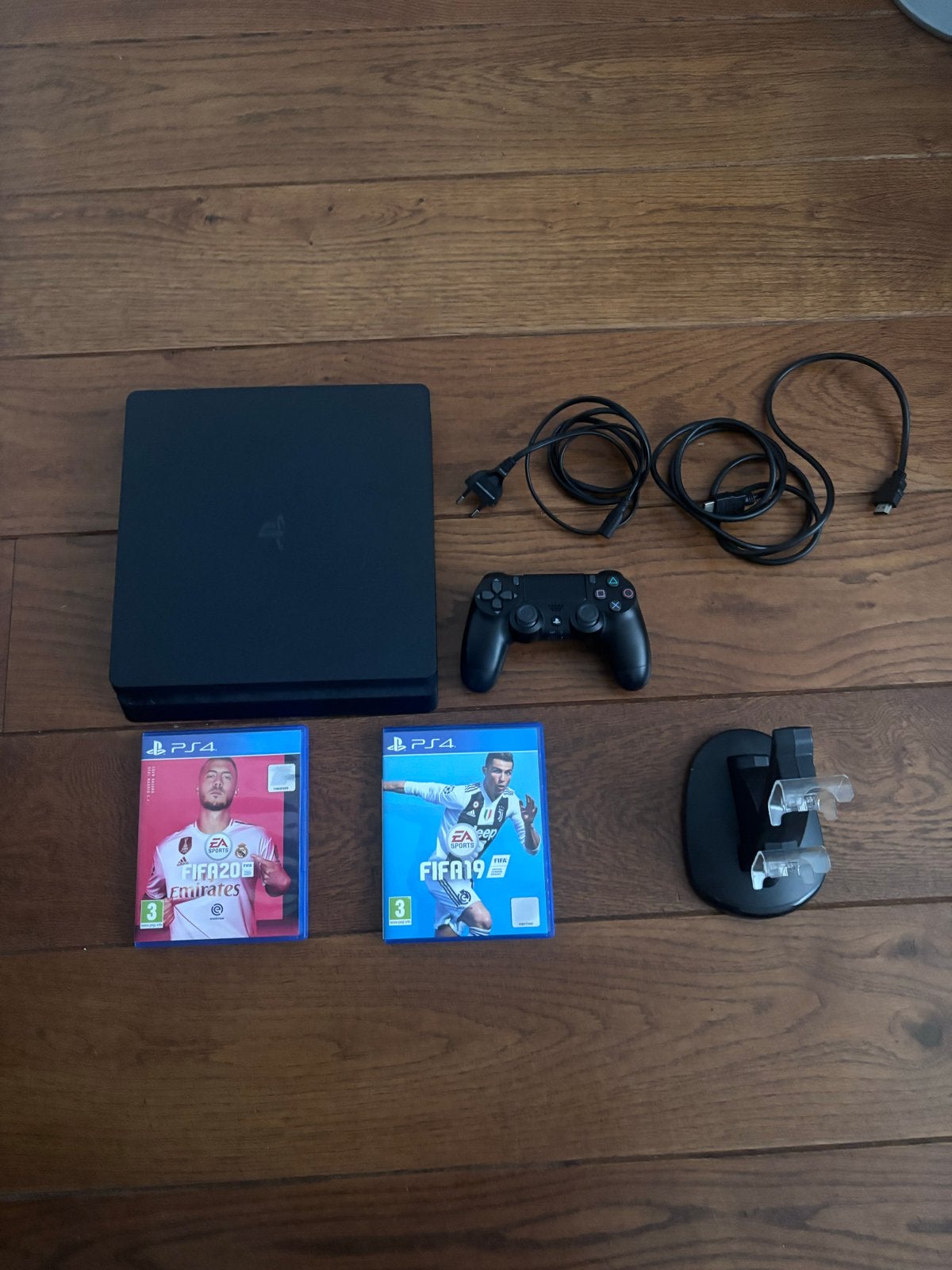 PS4 Slim met accessoires en 2 FIFA games, Verzenden, Met 1 controller, Slim, 500 GB