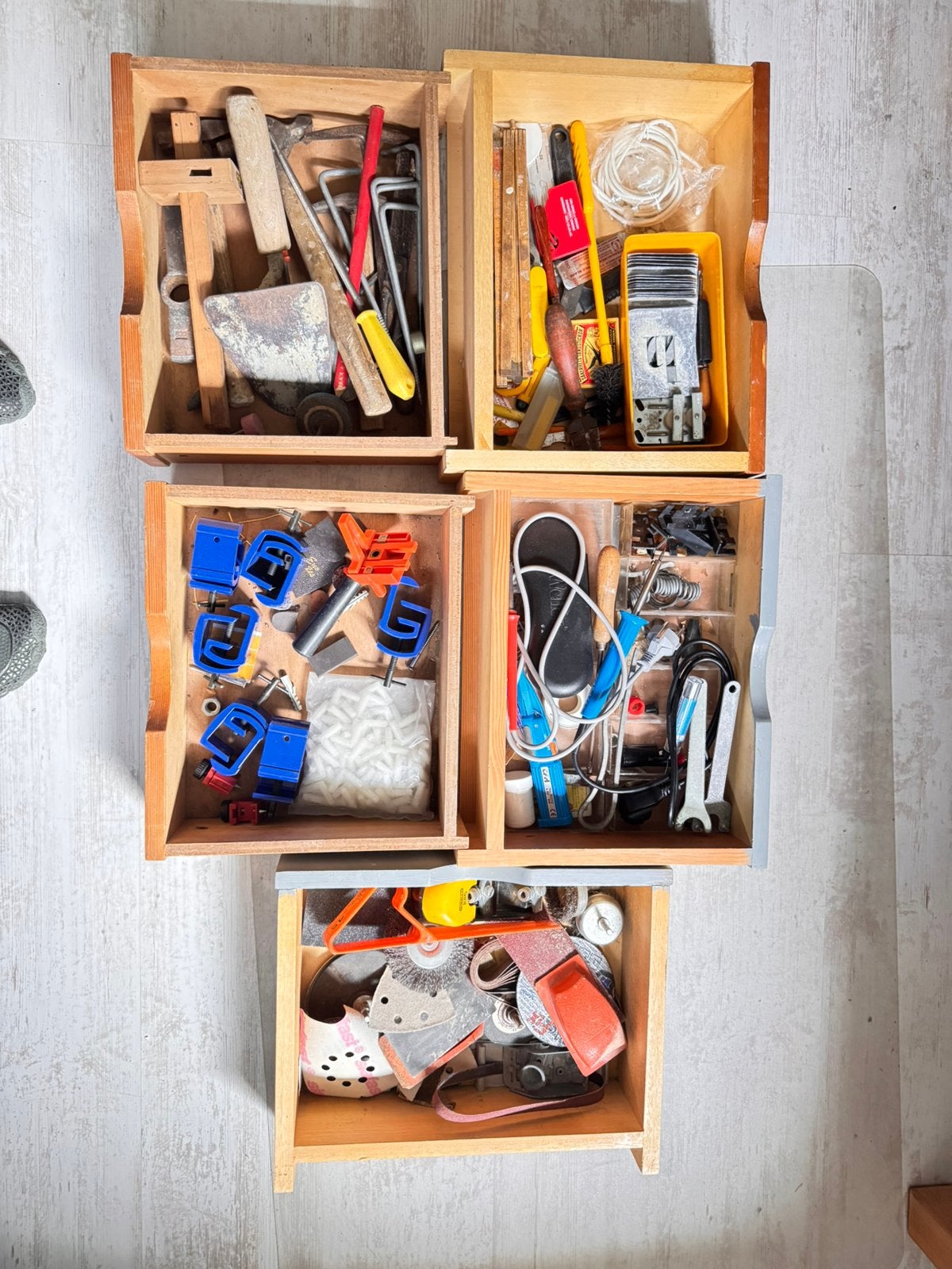 5 houten lades met gereedschap, Doe-het-zelf en Verbouw, Gereedschap | Handgereedschap, Ophalen, Zo goed als nieuw
