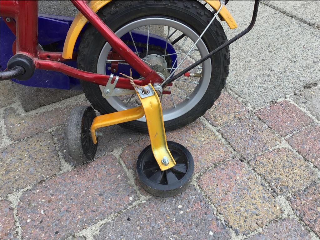 Kinderfietsje met zijwieltjes - Zo goed als nieuw, Ophalen, Zo goed als nieuw, Minder dan 16 inch, Zijwieltjes