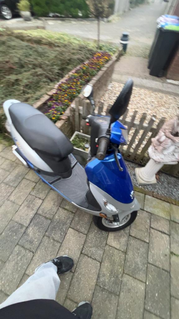 Peugeot v clic in onderdelen, Ophalen, Zo goed als nieuw, Benzine, Peugeot