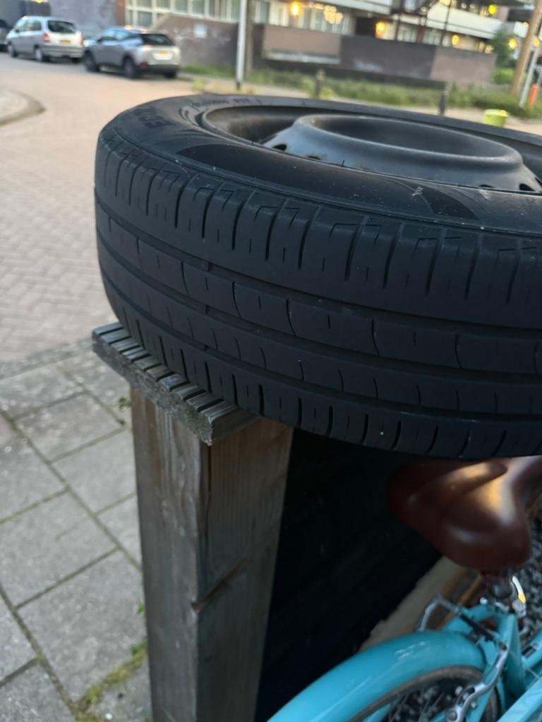 175/65r14 4x wiel Toyota Yaris (achterbanden bruikbaar), Auto-onderdelen, Banden en Velgen, Ophalen, Gebruikt, Personenwagen, Banden en Velgen