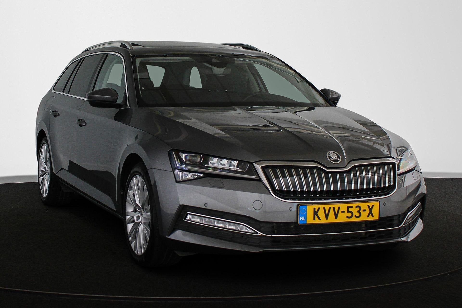 Skoda Superb Combi 1.4 TSI iV Style Panoramadak Matrix LED M, Auto's, Stof, Gebruikt, 1668 kg, 1600 kg