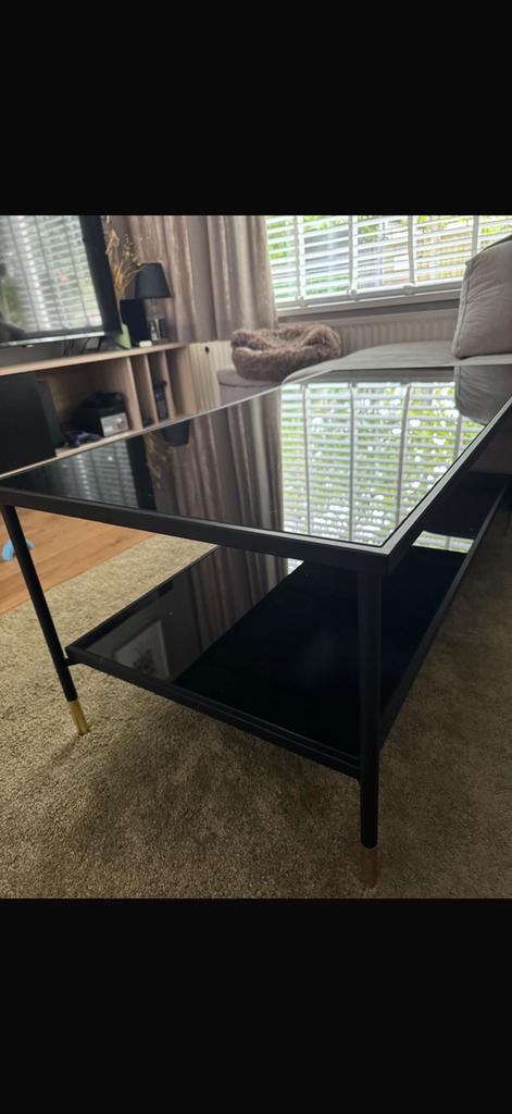 Ikea Salon tafel. Donkere glazen platen met messing voetstuk, Huis en Inrichting, Tafels | Salontafels, Ophalen, Gebruikt, 100 tot 150 cm