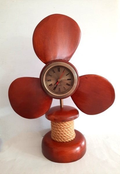 Unieke houten tafelklok – Scheepsschroef, Ophalen, Zo goed als nieuw, Analoog, Staande klok