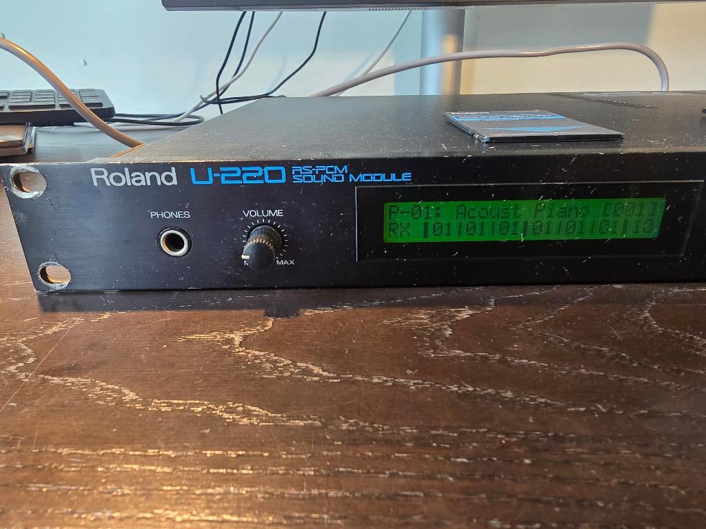 Roland U-220 Rack Synth + SN-U110-14&15 Uitbreidingskaarten, Muziek en Instrumenten, Synthesizers, Ophalen, Zo goed als nieuw