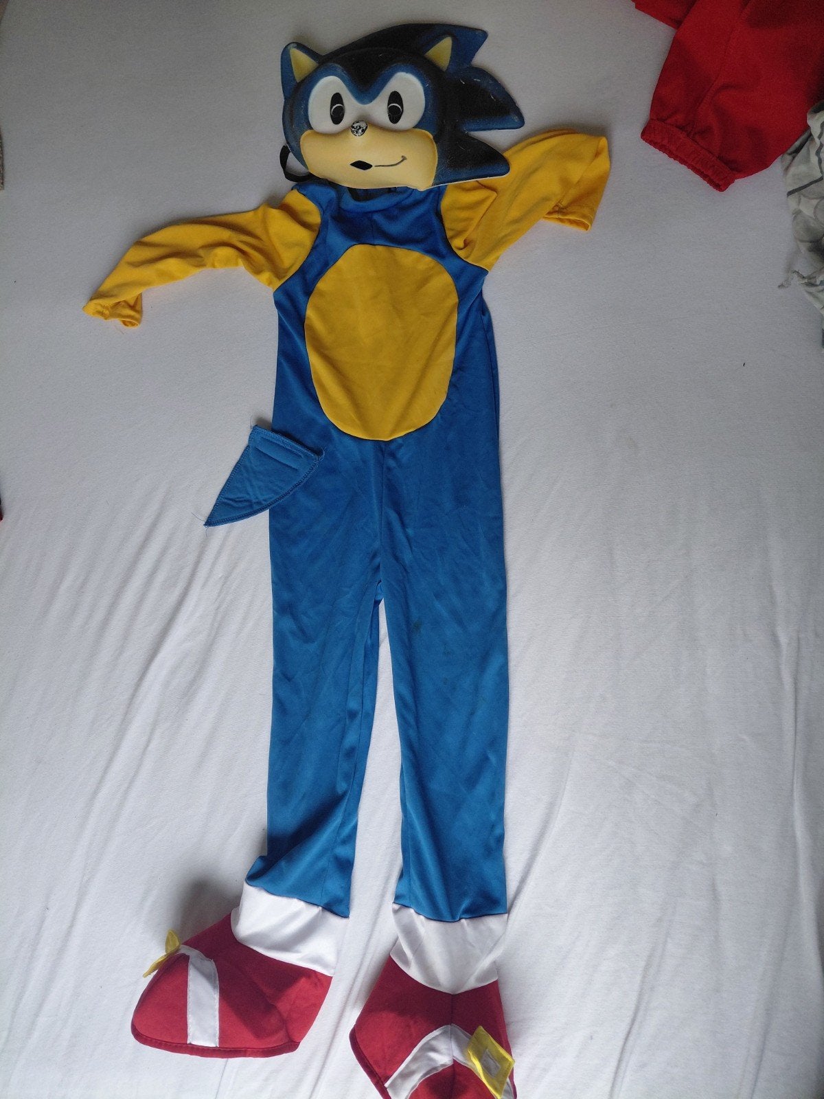 Sonic the Hedgehog kostuum - compleet met masker en schoenen, Ophalen, Gebruikt, Pak of Jurk