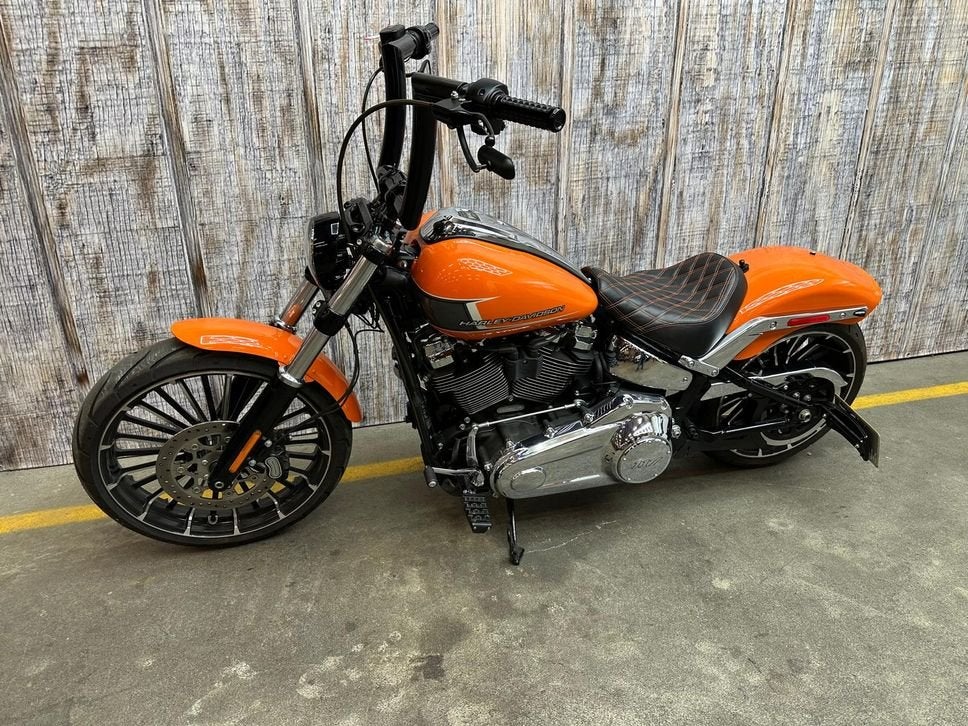 HARLEY-DAVIDSON BREAKOUT (bj 2023), Motoren, 2 cilinders, HARLEY-DAVIDSON, Chopper, Bedrijf