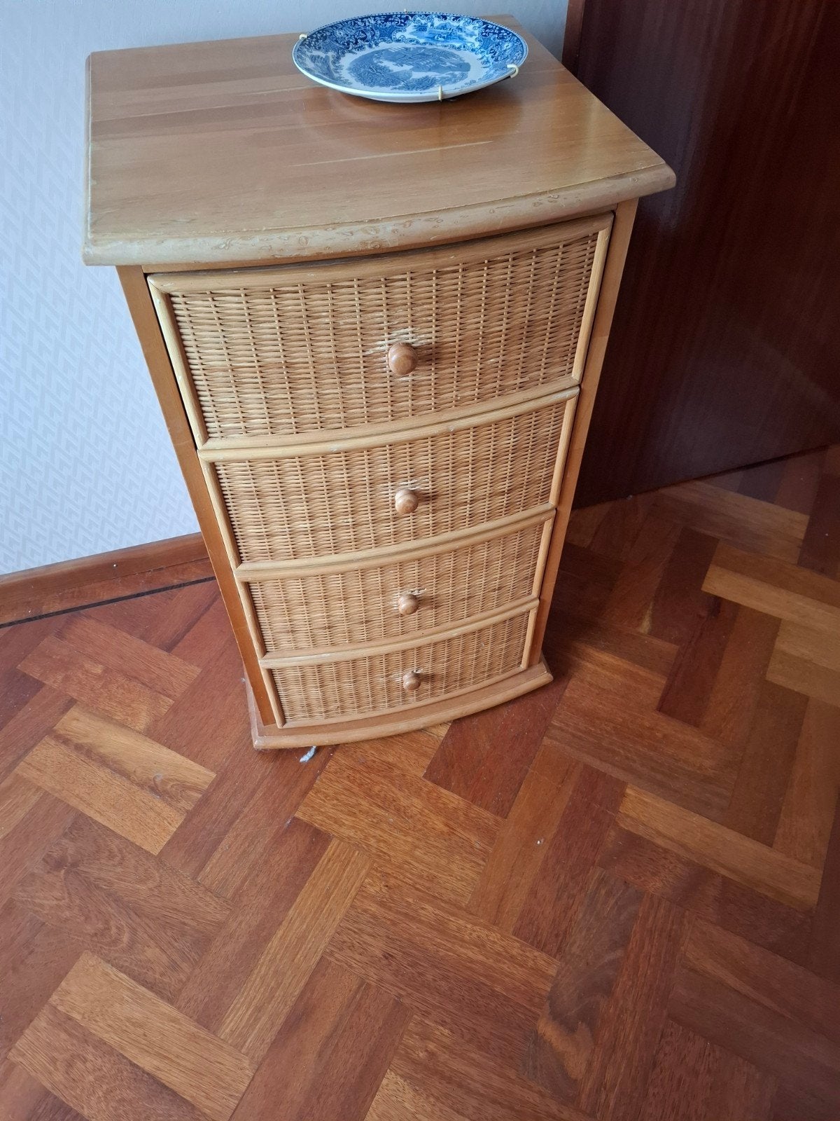 2 stuks houten ladekastjes met rotan laden, Huis en Inrichting, Kasten | Ladekasten, Ophalen, Zo goed als nieuw, 25 tot 50 cm