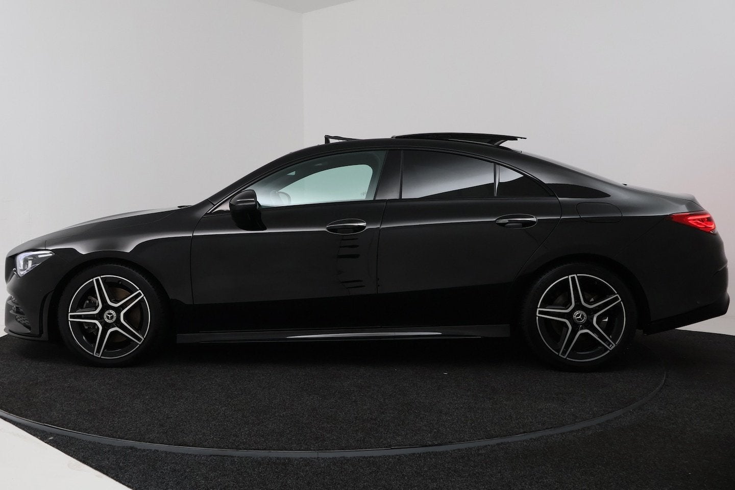 Mercedes-Benz CLA-Klasse 200 Business Solution AMG (PANORAMA, CLA, Gebruikt, Euro 6, 4 cilinders