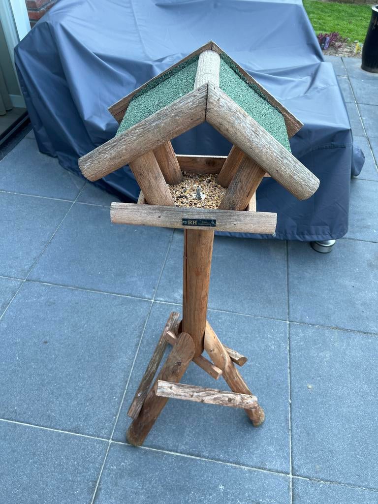 Houten vogelhuisje op standaard, Ophalen, Gebruikt