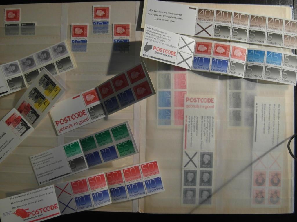 blauw patento 555 inst nl voornamelijk** wb boekjes+veldelen, Postzegels en Munten, Ophalen