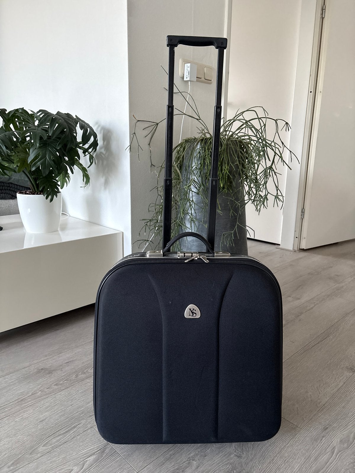 Gratis af te halen: Handige koffer / trolley, Ophalen, Gebruikt, 20 tot 30 cm, Zwart