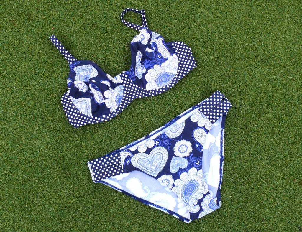 BONPRIX bikini maat M cup 75 D als nieuw, Kleding | Dames, Badmode en Zwemkleding, Ophalen of Verzenden, Zo goed als nieuw, Blauw