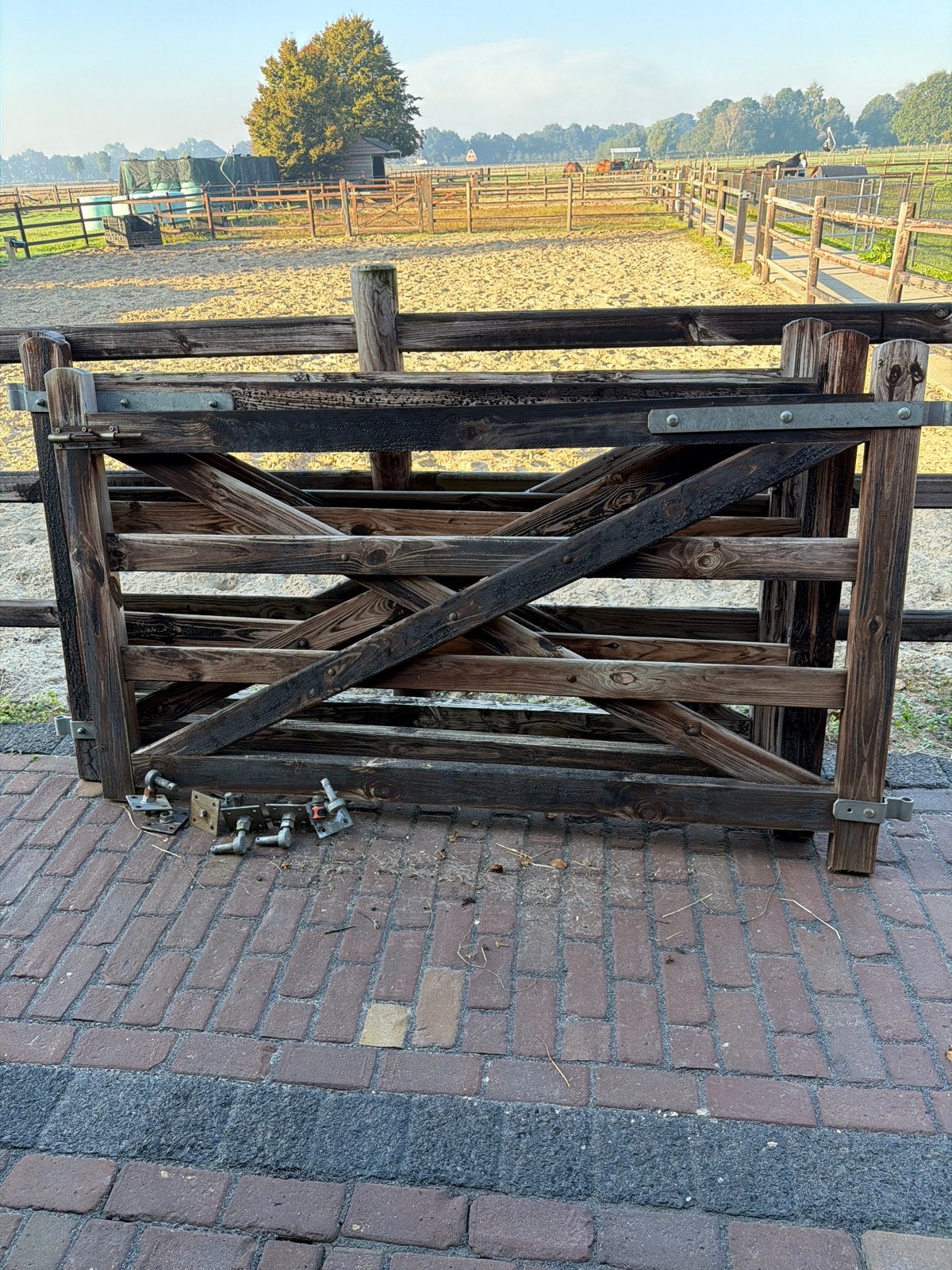 Diverse houten hekken - 2m, 2.5m en 1.5m breed, Ophalen, Met poort, Gebruikt, Tuinhek