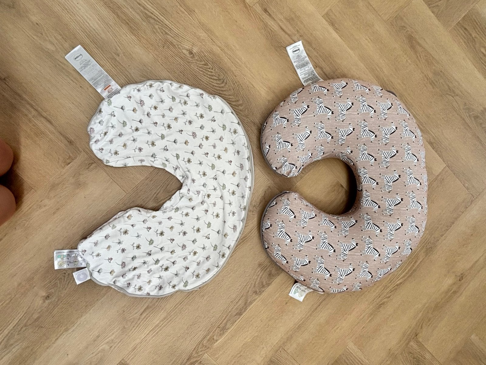 Voedingskussen Boppy met twee hoezen, Ophalen, Voedingskussen, Zo goed als nieuw, Overige merken