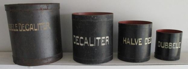 oude inhoudsmaten liters decaliter voor school, Antiek en Kunst, Verzenden, Geschiedenis