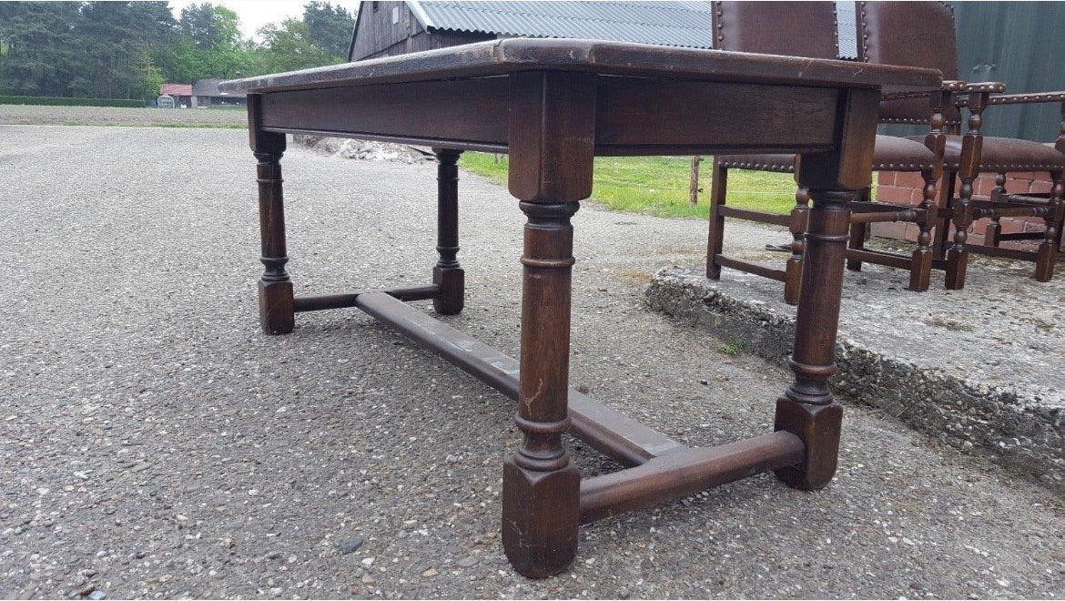 Robuuste houten tafel - MAGAZIJN OPRUIMING, Antiek en Kunst, Ophalen