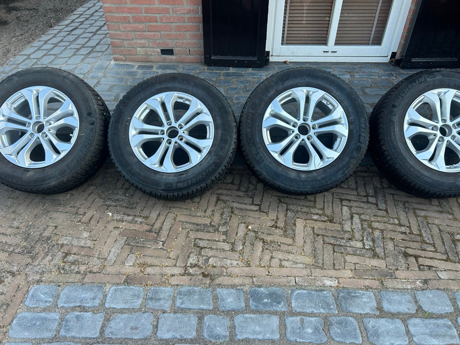 TEGEN ELK AANNEMELIJK BOD Set banden met 17 inch velgen, Ophalen, Gebruikt, Overige, Banden en Velgen