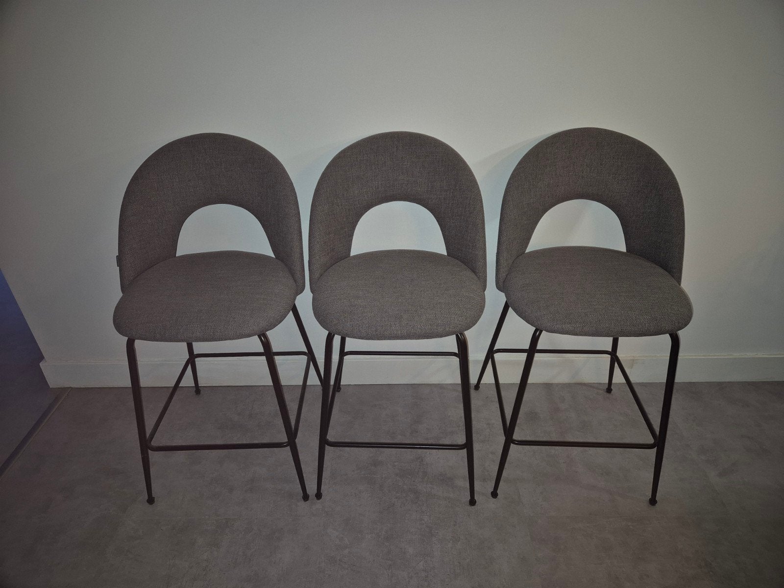 Set van 3 grijze barkrukken met rugleuning, Ophalen, 60 tot 90 cm, Zo goed als nieuw, Metaal