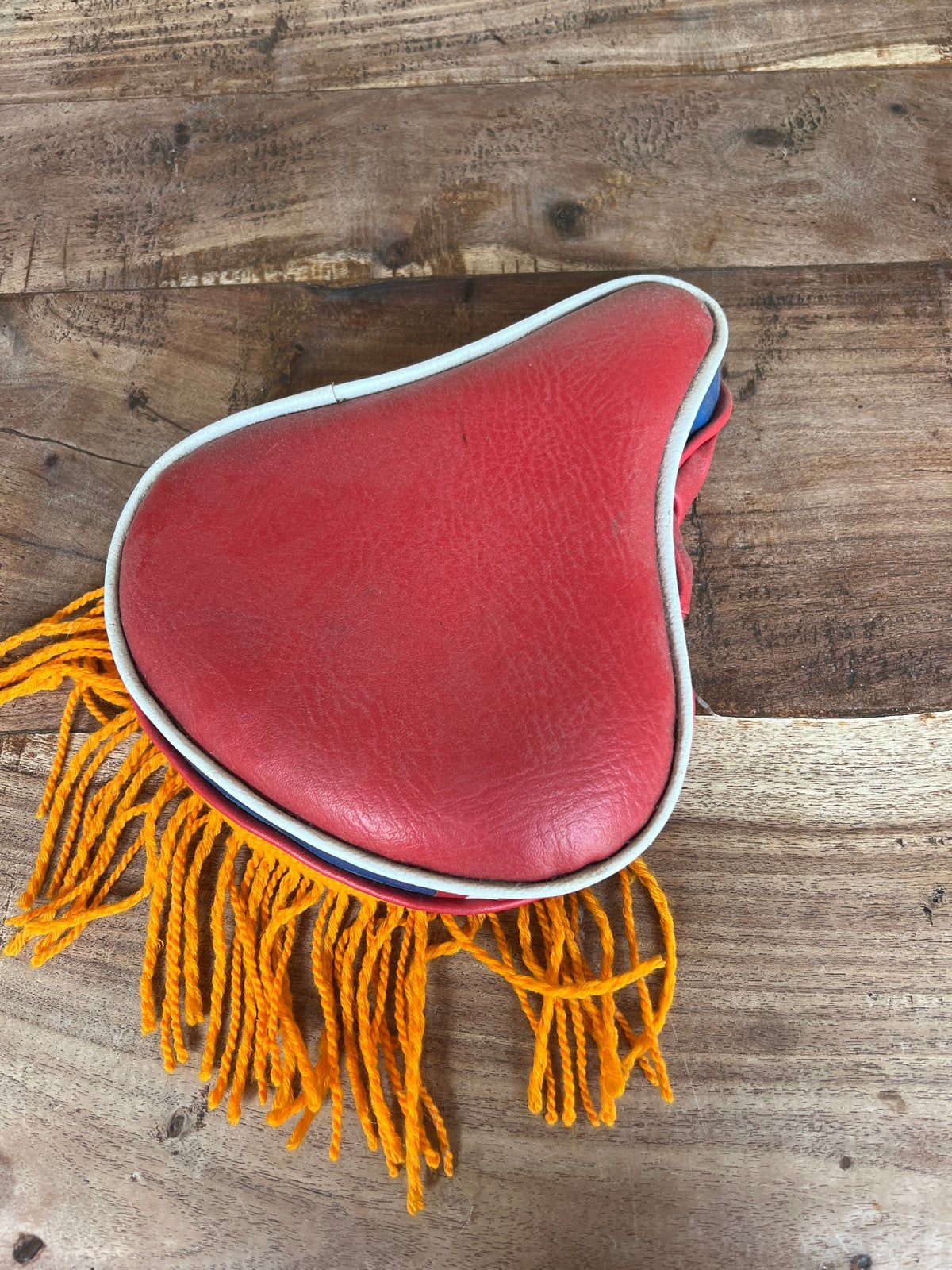 Unieke Zadelhoes Uganda - Rood met Franjes, Gebruikt, Kunststof, Ophalen of Verzenden, Zadel