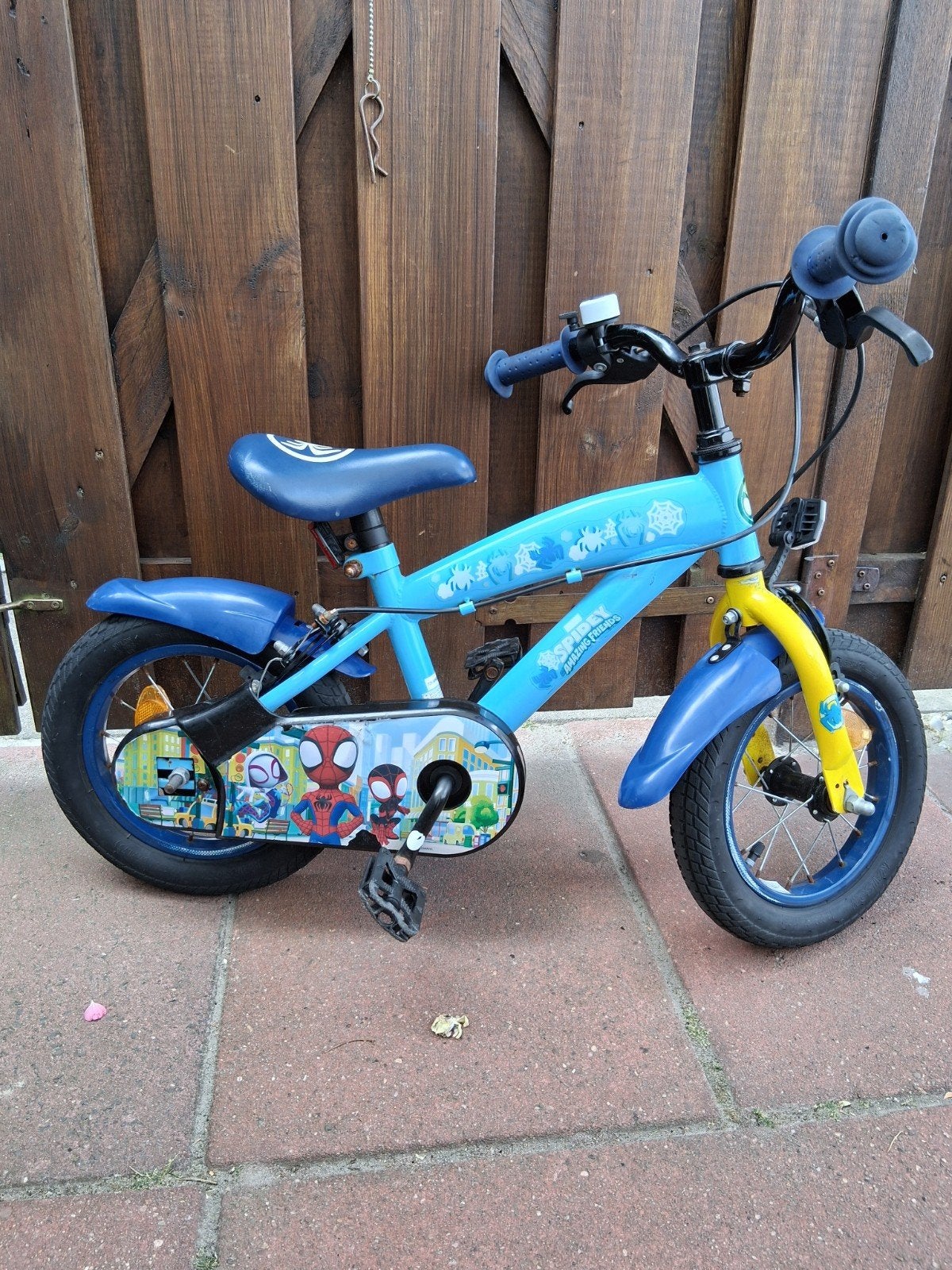 Spidey Amazing Friends 12 inch, Fietsen en Brommers, Fietsen | Kinderfietsjes, Ophalen, Gebruikt, Minder dan 16 inch, Zijwieltjes