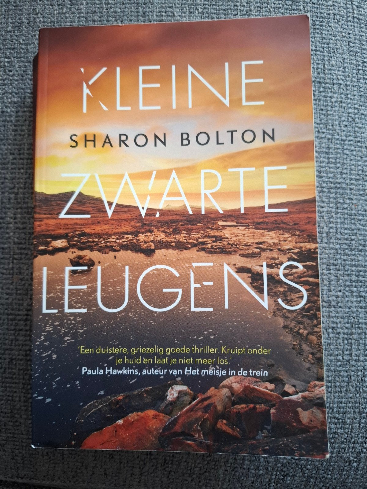 sharon bolton: kleine zwarte leugens, Boeken, Thrillers, Ophalen of Verzenden, Zo goed als nieuw