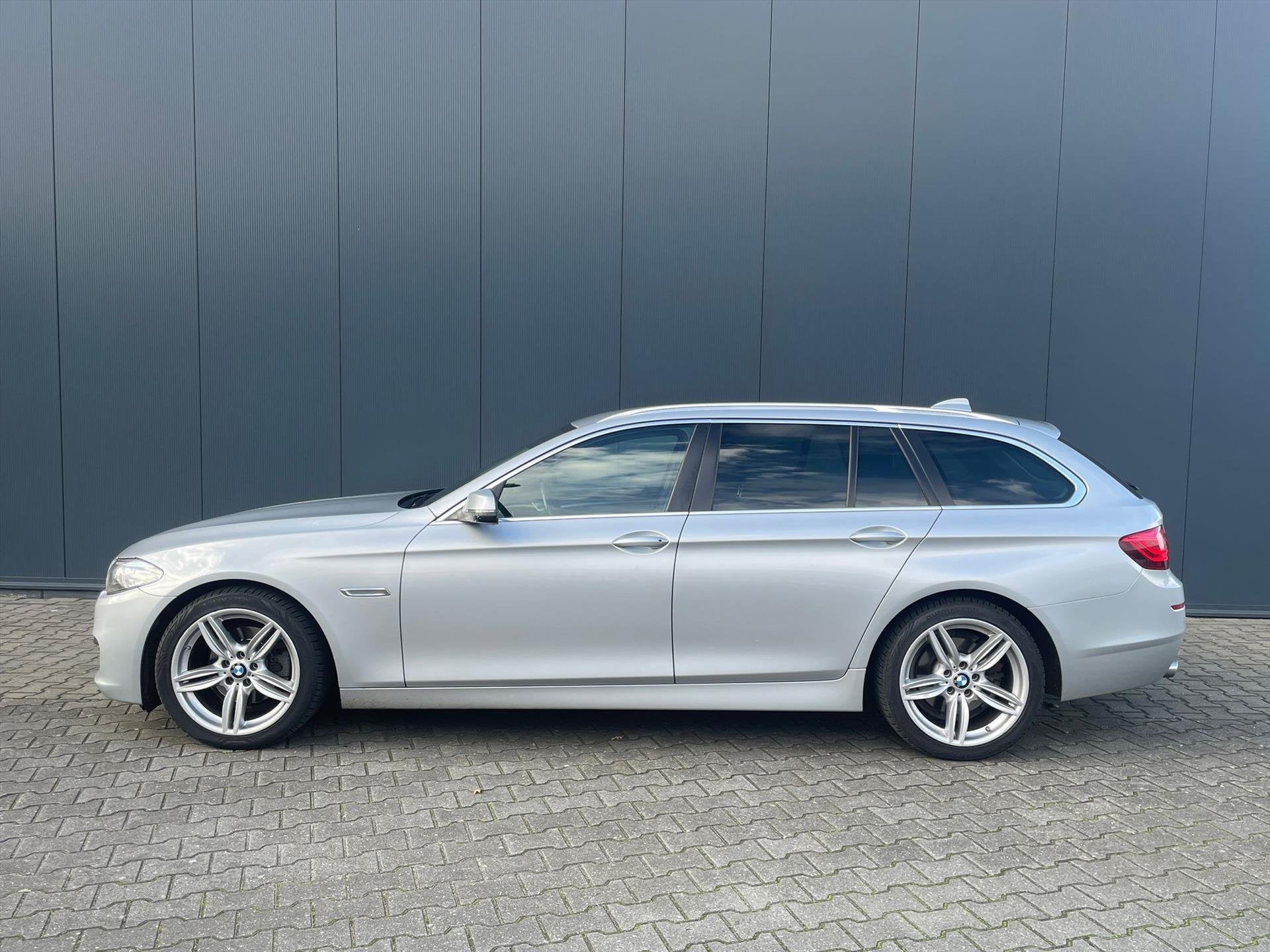 BMW 5-Serie 520d 184pk Aut. Executive | 8 TRAPS AUTOMAAT | T, Auto's, Automaat, Dealer onderhouden, Stof, 2000 kg
